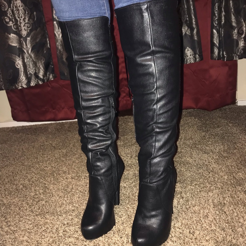 Black Knee high boots - Picture 6 of 8